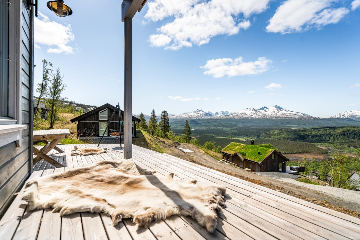 Terrassen er på 40-45 kvm. og kan skilte med svært gode solforhold og fantastisk utsikt!