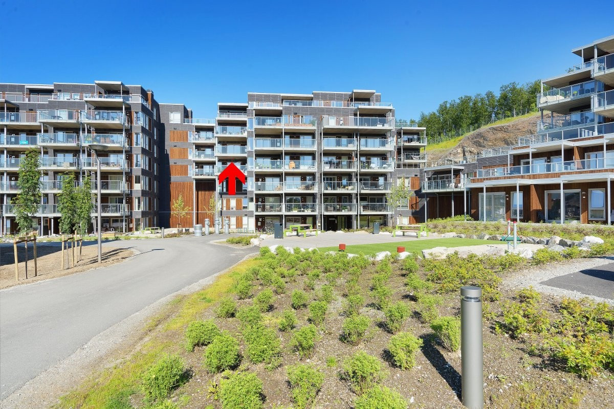 Innholdsrik og moderne 3/4-roms selveier med utleiedel på 29 kvm!