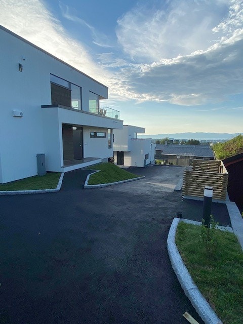 Pent opparbeidete utomhusarealer. Galleribilde