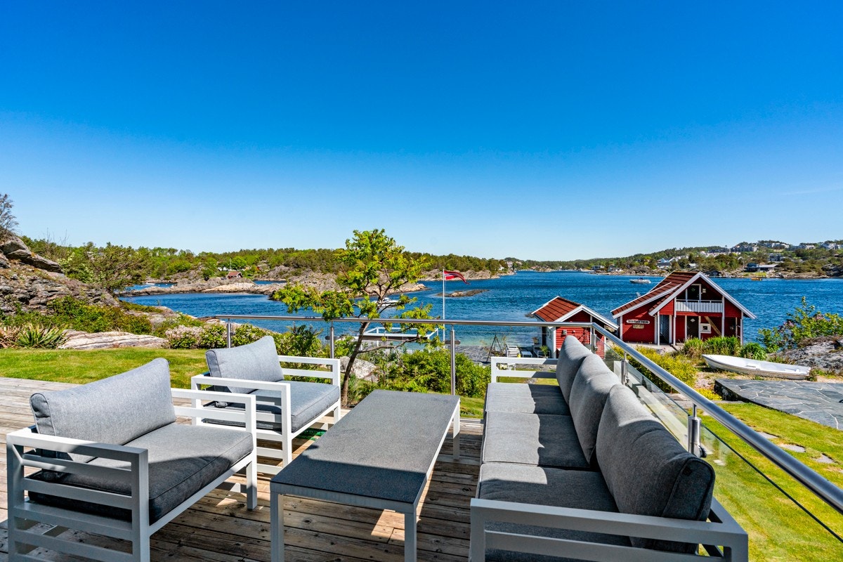 Store plattingen utenfor hytten - mot nordøst Galleribilde
