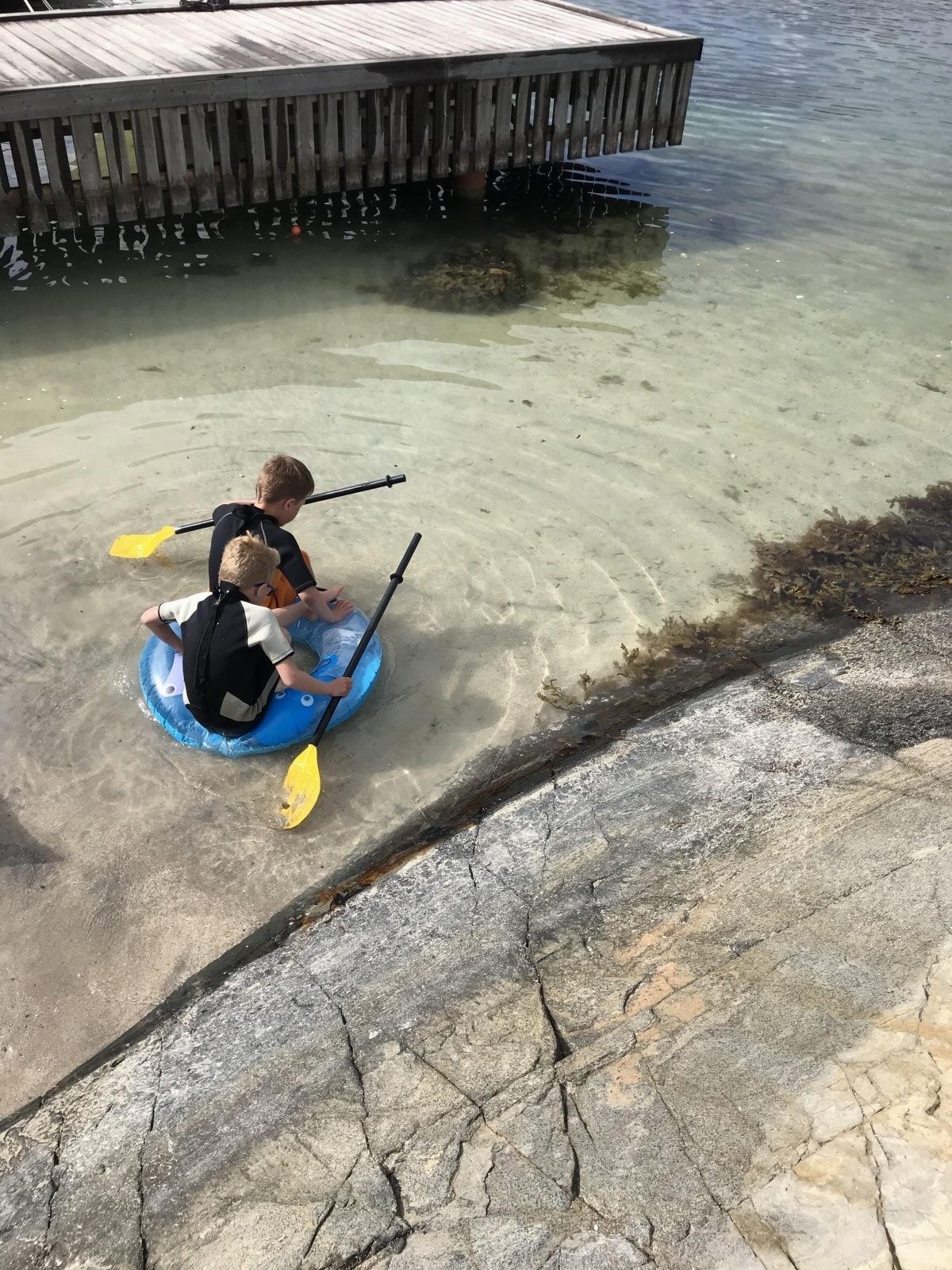 Egen sandstrand - ypperlig for lek for barn Galleribilde