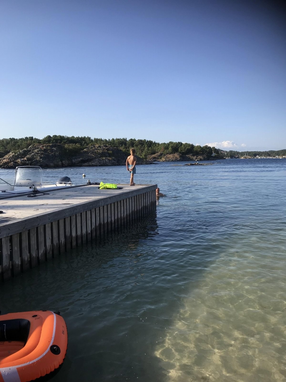 Fra bryggeanlegget med sandstrand Galleribilde