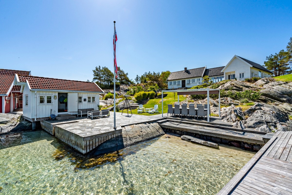 Ekte idyll ved sjøen - bryggeanlegg med sandstrand - ypperlig for småbarn Galleribilde