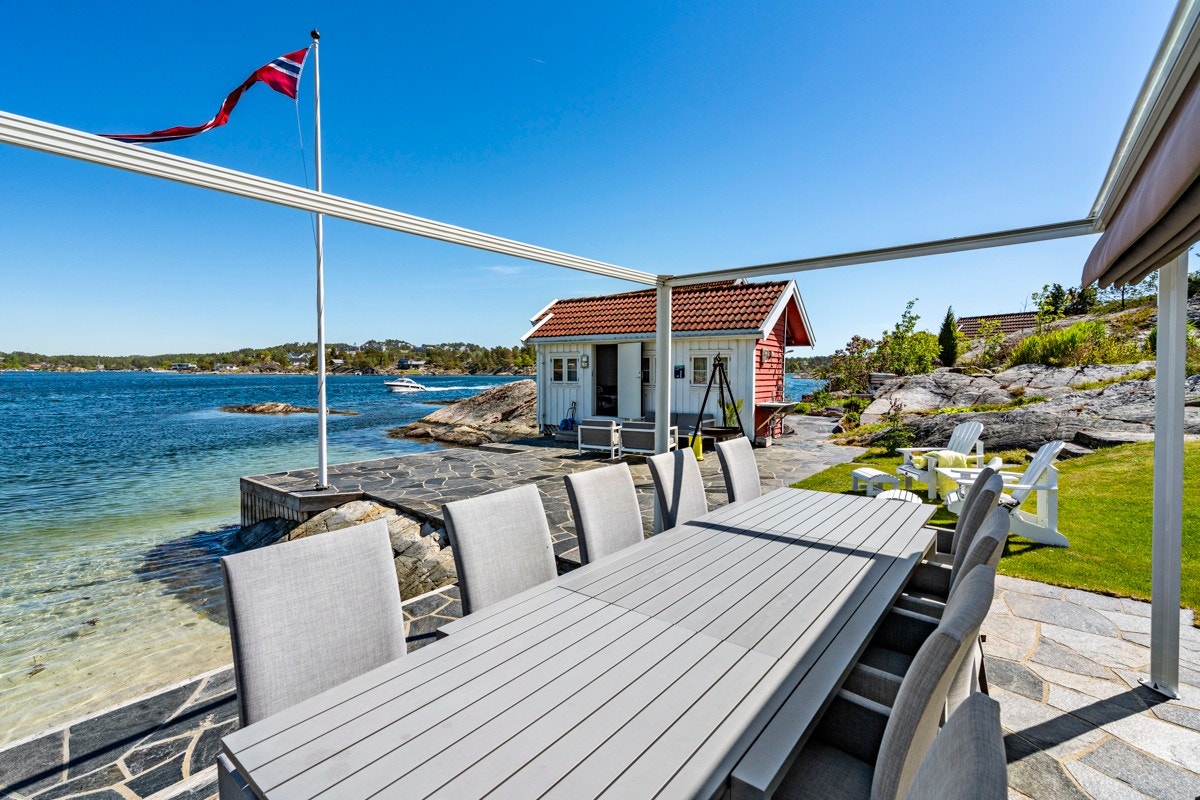 Flott pergola paviljong på bryggen Galleribilde
