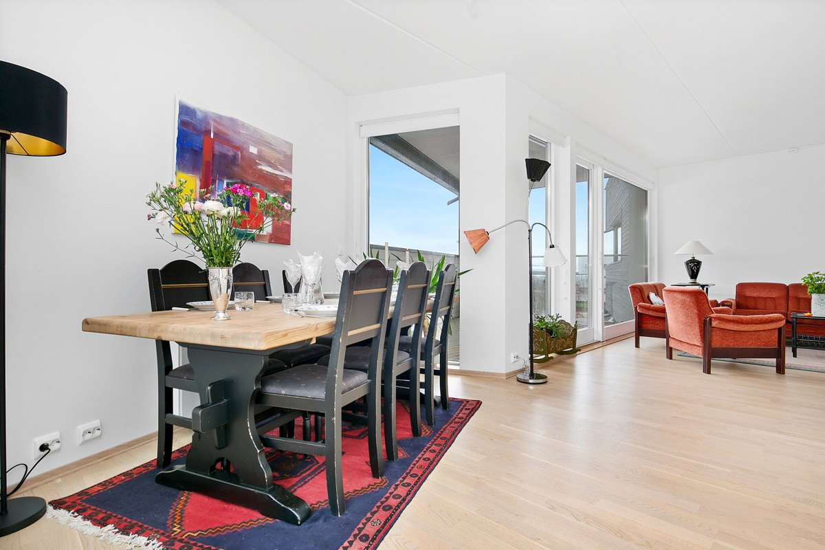 Fra stue er det utgang til vestvendt terrasse
