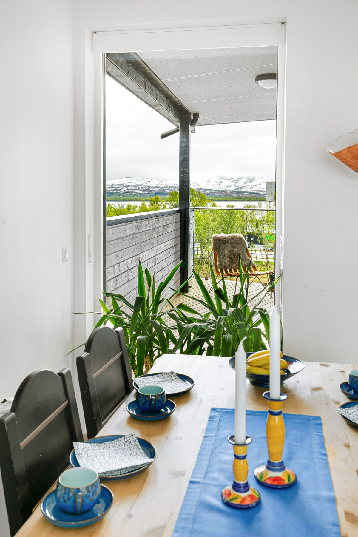 Fra spisebord er det nydelig utsikt