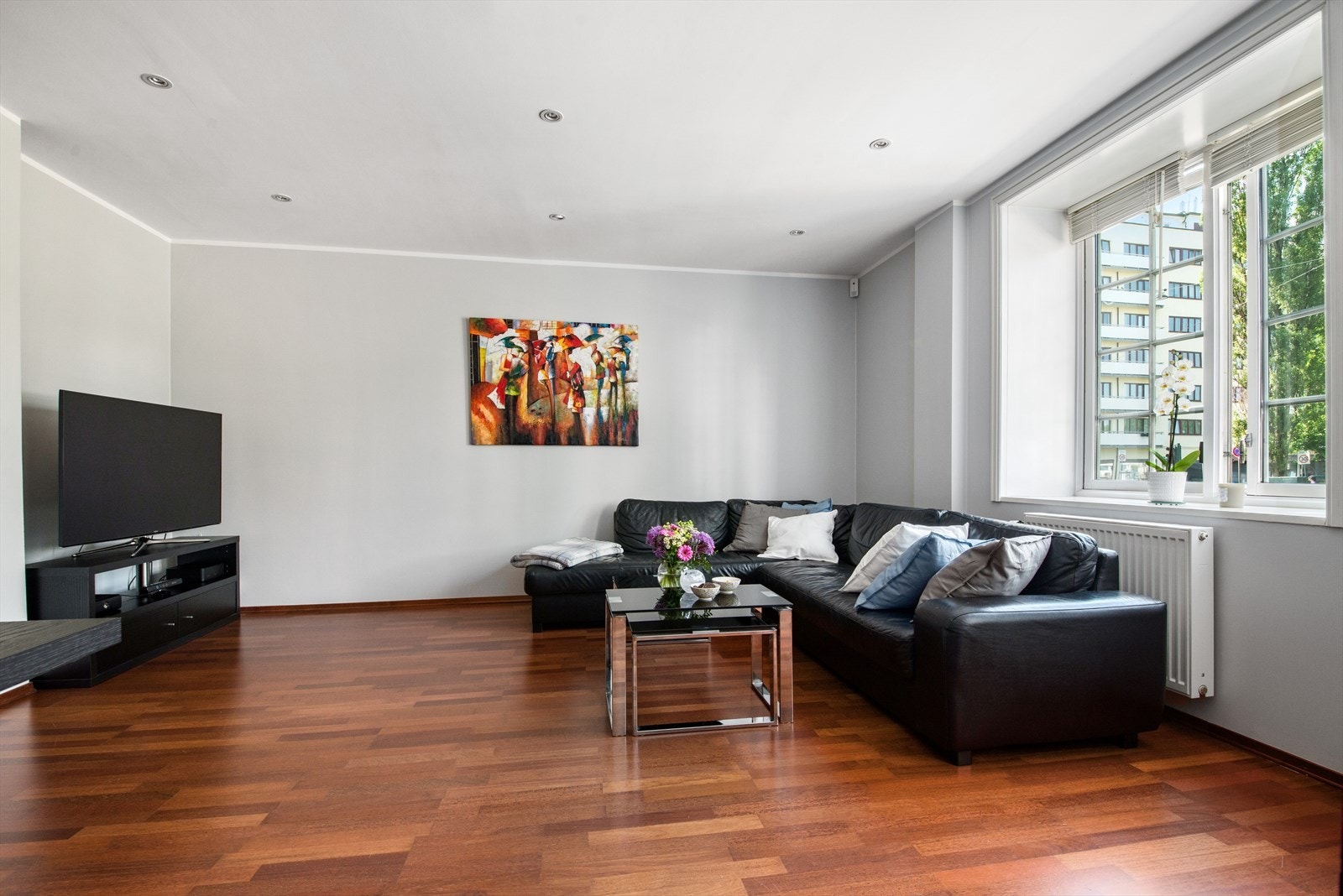 Den lyse, lette stilen lager en perfekt ramme for personlig møblering og innredning Galleribilde