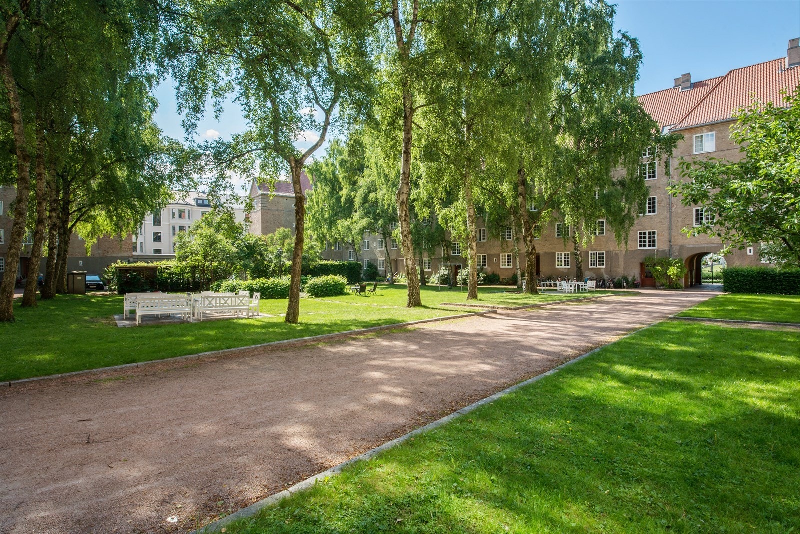 Bakhagen er trafikkstille, barnevennlig og solrik. Galleribilde