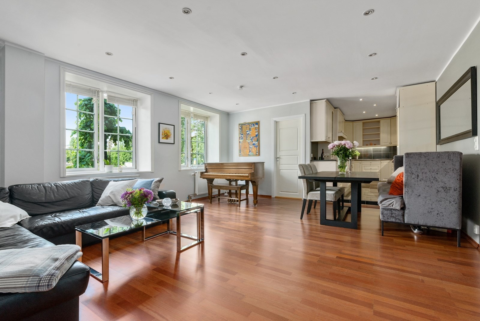 Det er god størrelse på rommene og god takhøyde Galleribilde