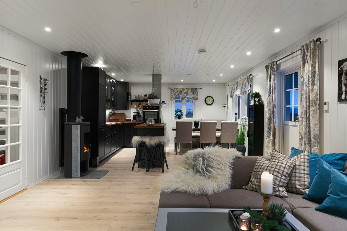 Utgang til veranda fra stue/kjøkken
