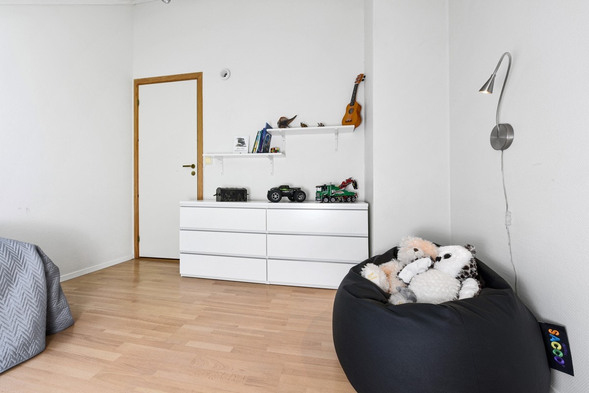 Romslig og plass til møblement for oppbevaring. Galleribilde
