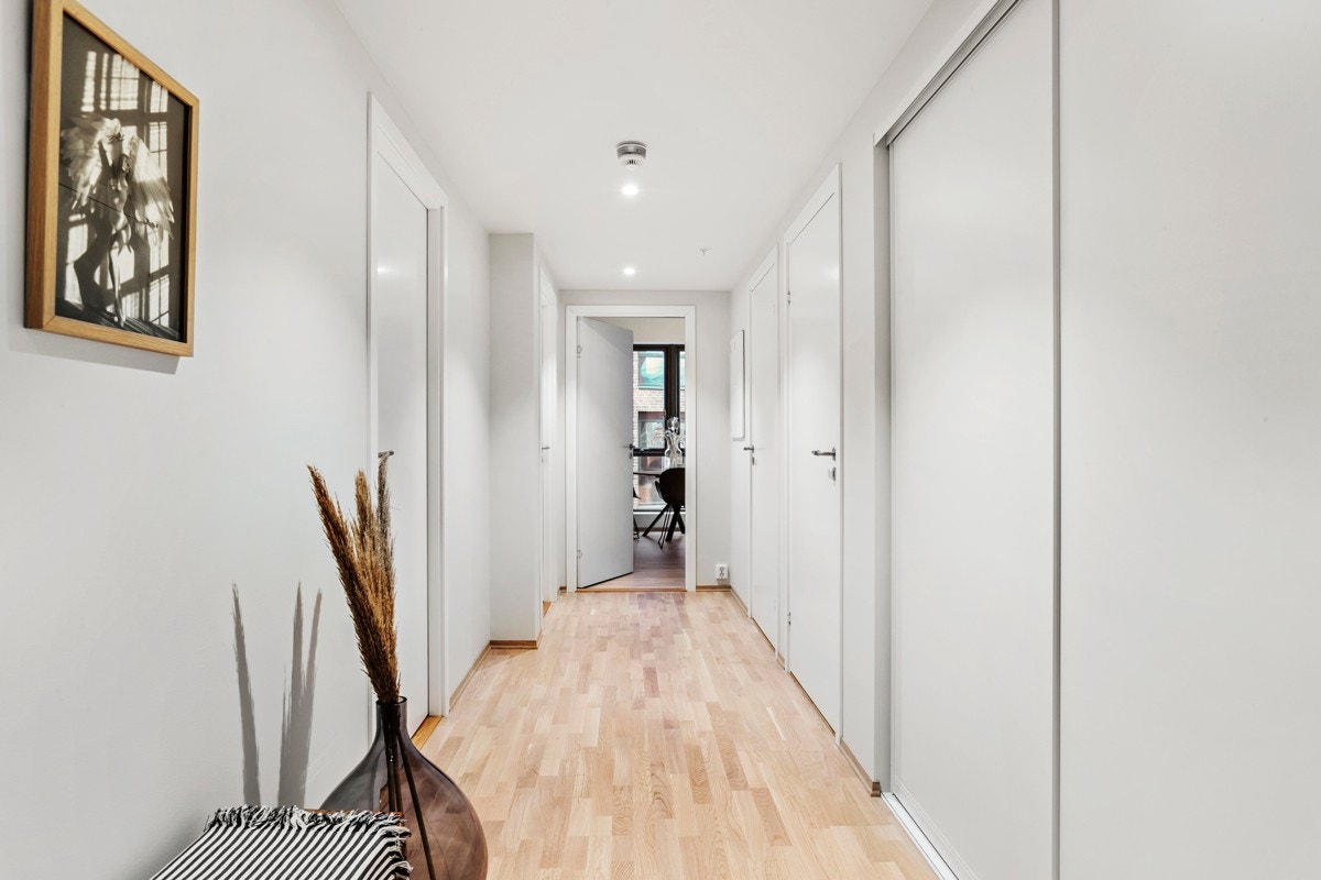 Bildene er ikke fra den akturelle leiligheten, men fra en tilsvarende leilighet. Galleribilde