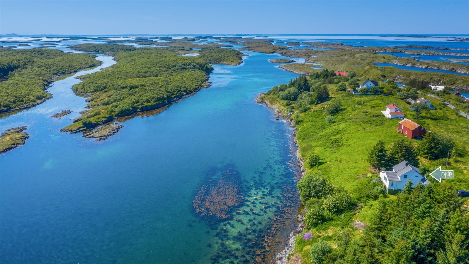 Ole Morten Grotnes har gleden av å presentere Slåtterøyveien 42 - En idyllisk perle på Sleneset med eget naust. Galleribilde