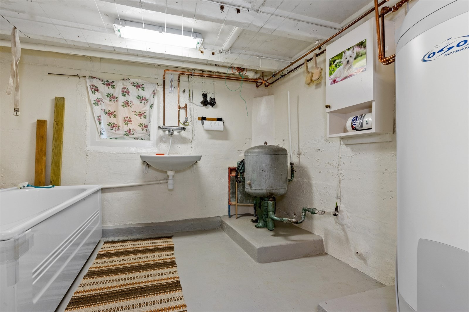 Badekar finnes i kjelleren. Galleribilde