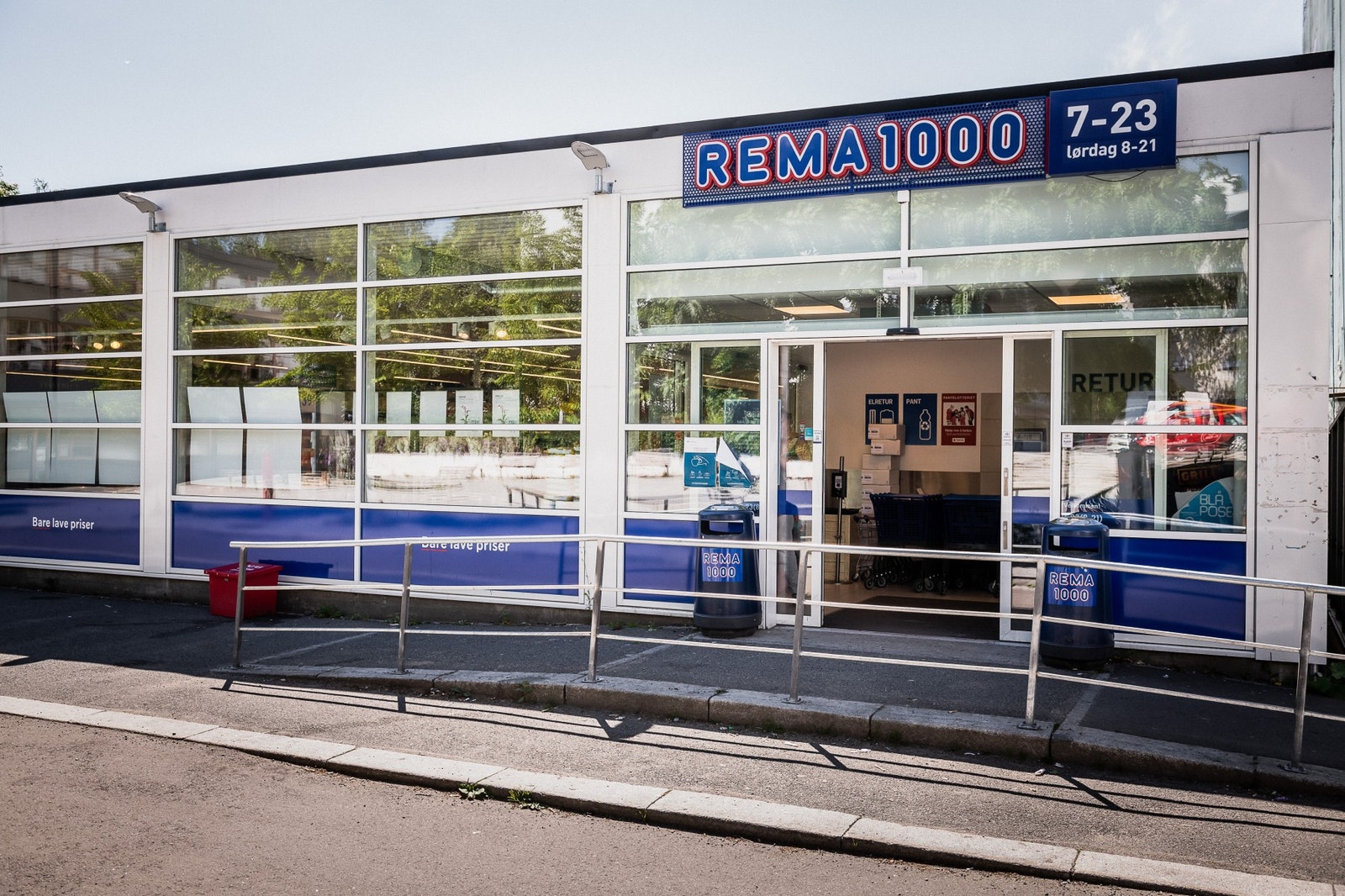 Flere dagligvareforretninger i nabolaget. Galleribilde