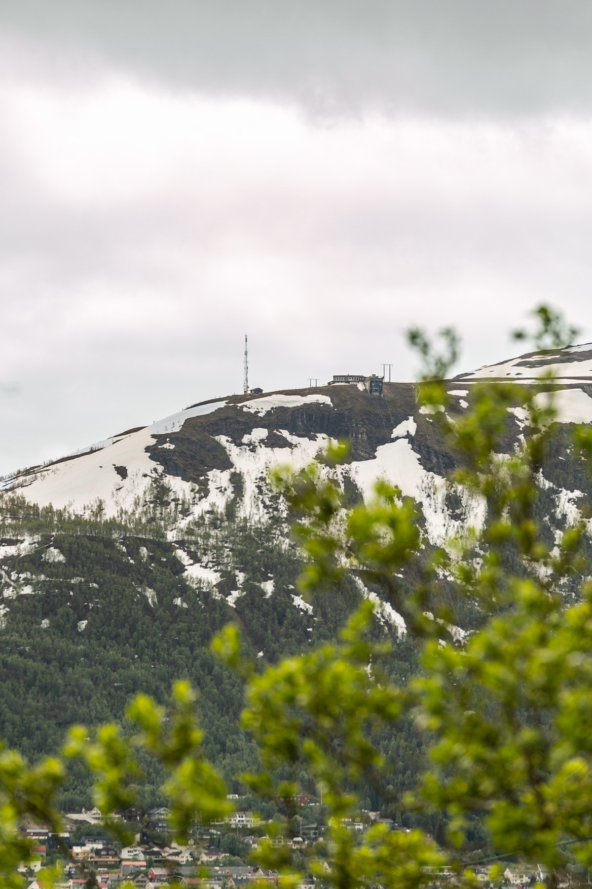 Utsikt mot Fjellheisen