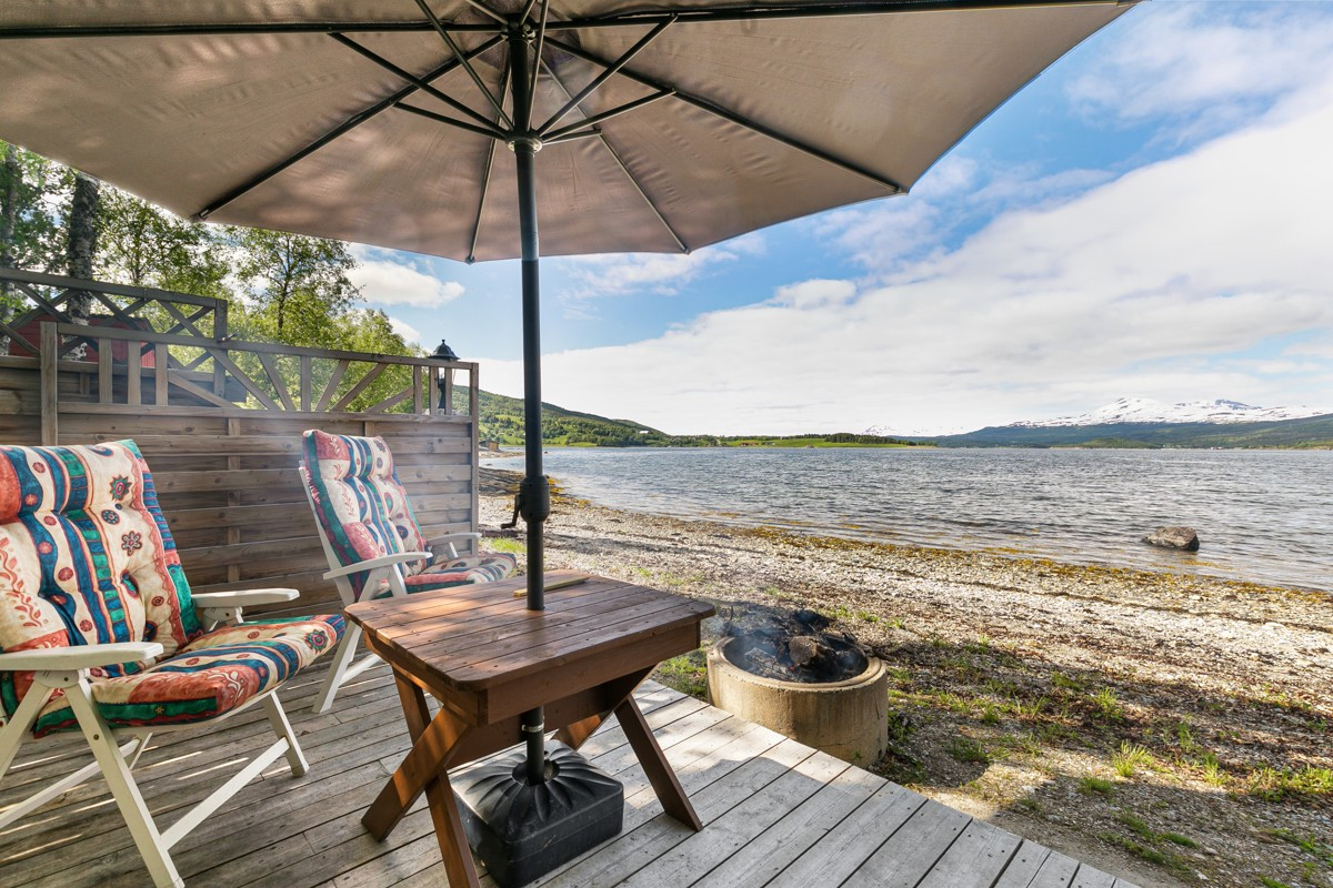 Behagelig platting med utsikt over havet