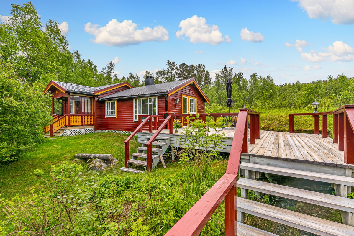 Bunnsolid trappeparti fra anneks og til hytta