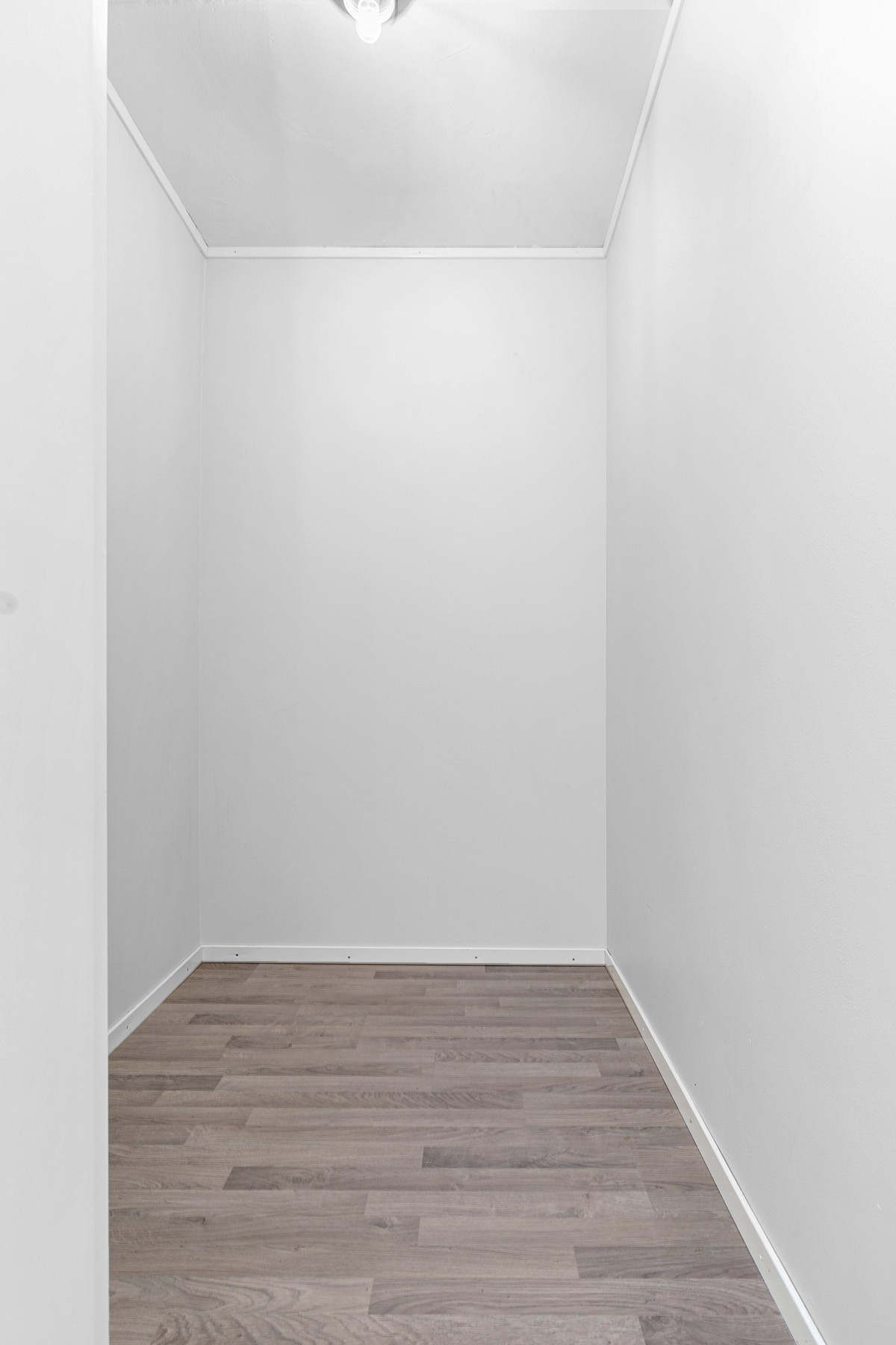 Praktisk bod / disponibelt rom i forbindelse med entre