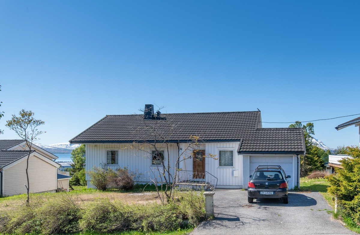 Fasade - garasje i forbindelse med boligen