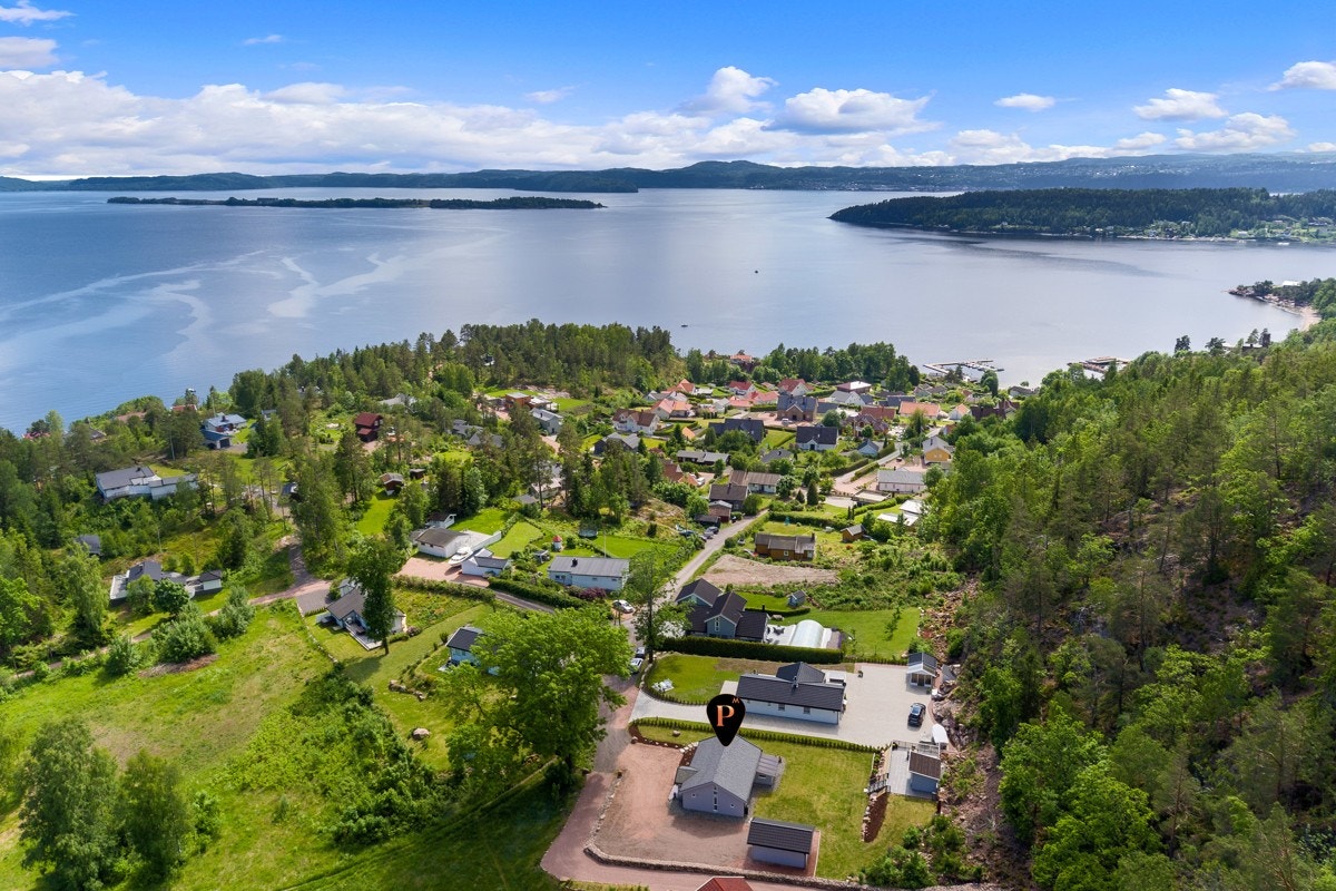 Lekker nyere fritidseiendom med kort vei til sjøen. Galleribilde