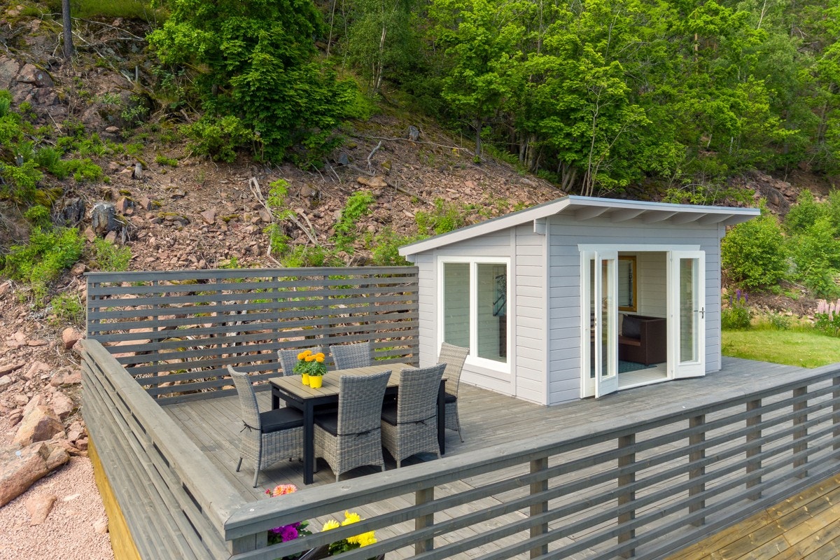 I tilknytning til hagestuen er det anlagt en terrasseplatting. Galleribilde