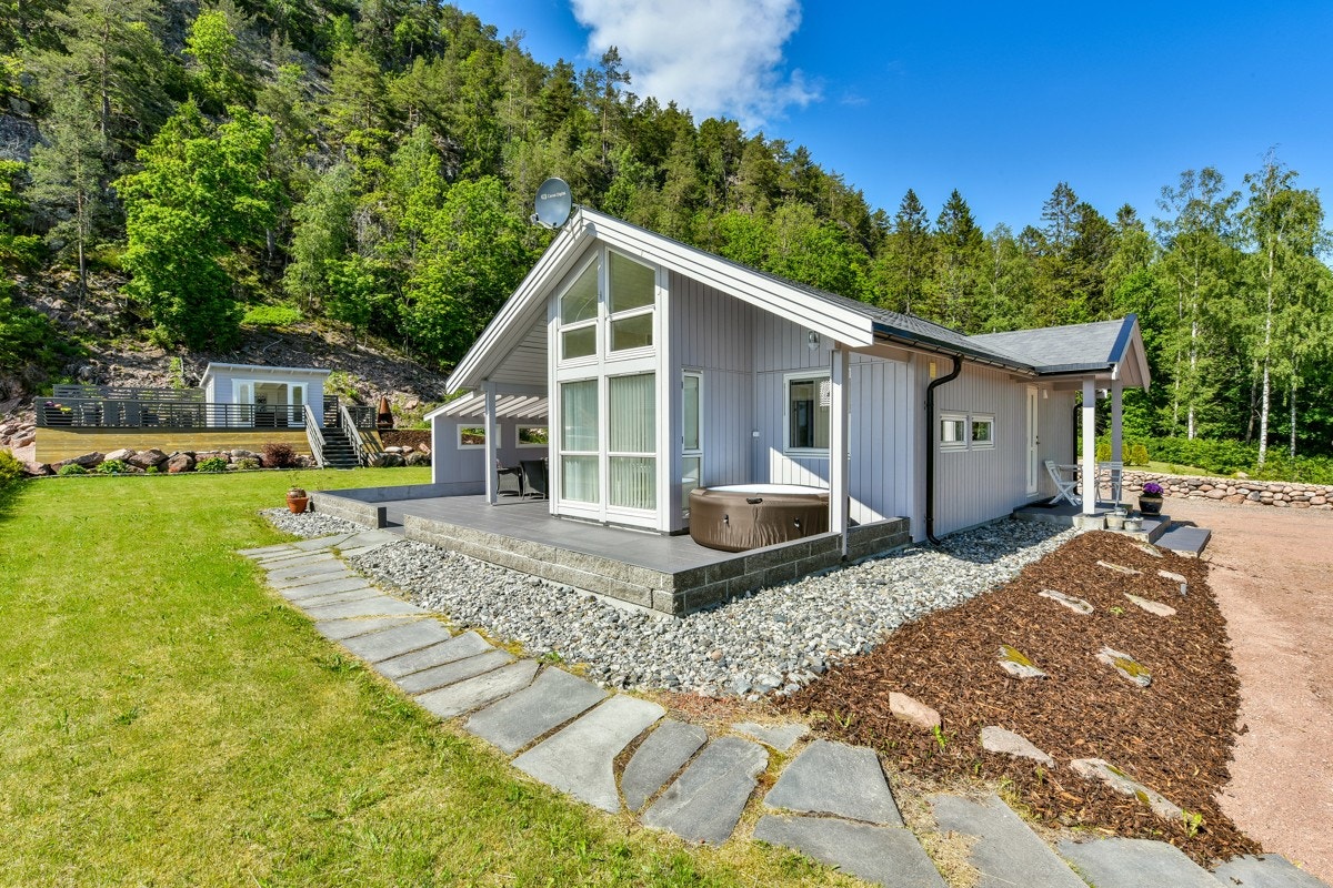 Terrasseplatting på ca. 38 kvm med flislagt dekke. Galleribilde