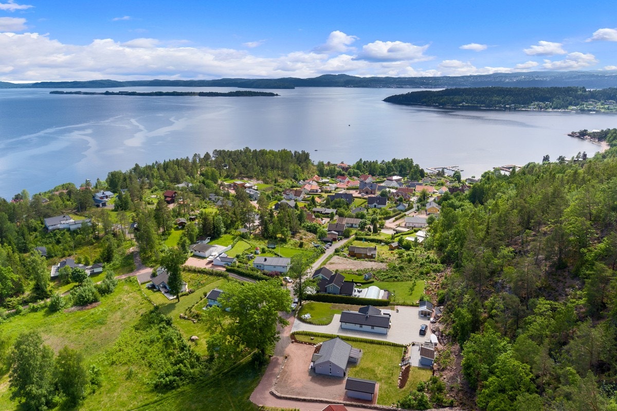 Både Sandvikveien og Hagasand har lange sandstrender og idylliske friområder. Galleribilde