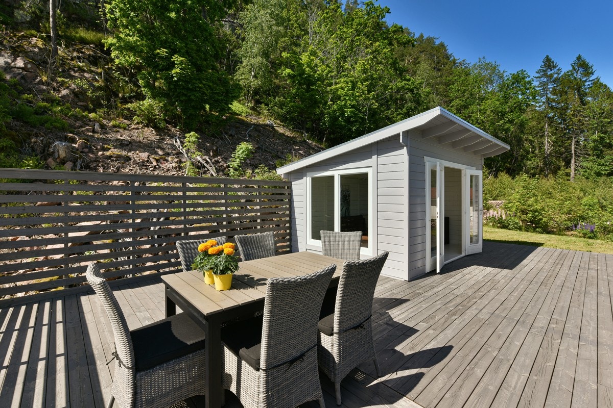 Her er det god plass for sittegruppe og grilling. Galleribilde