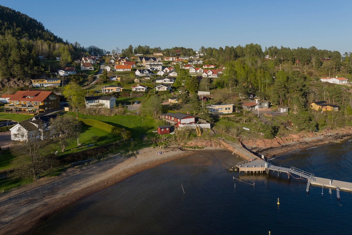 Mange benytter anledningen til å fiske i sjøen, eller i ett av de mange ferskvannene i nærheten. Galleribilde
