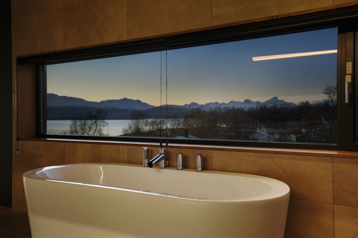 Her kan man nyte utsikten i tillegg til de flotte fasilitetene badet tilbyr