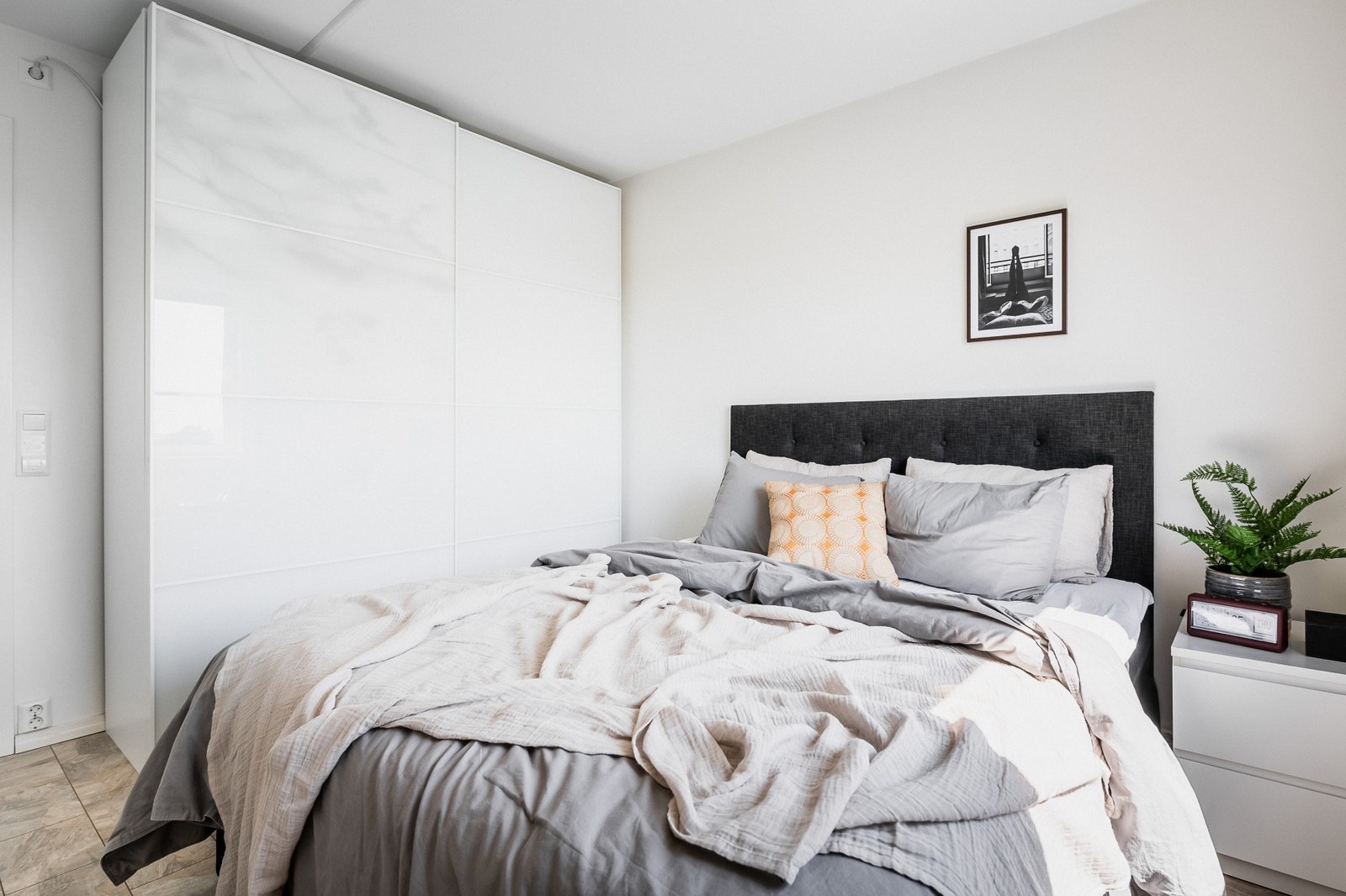 Rikelig med lagringsplass i garderobeskap. Galleribilde