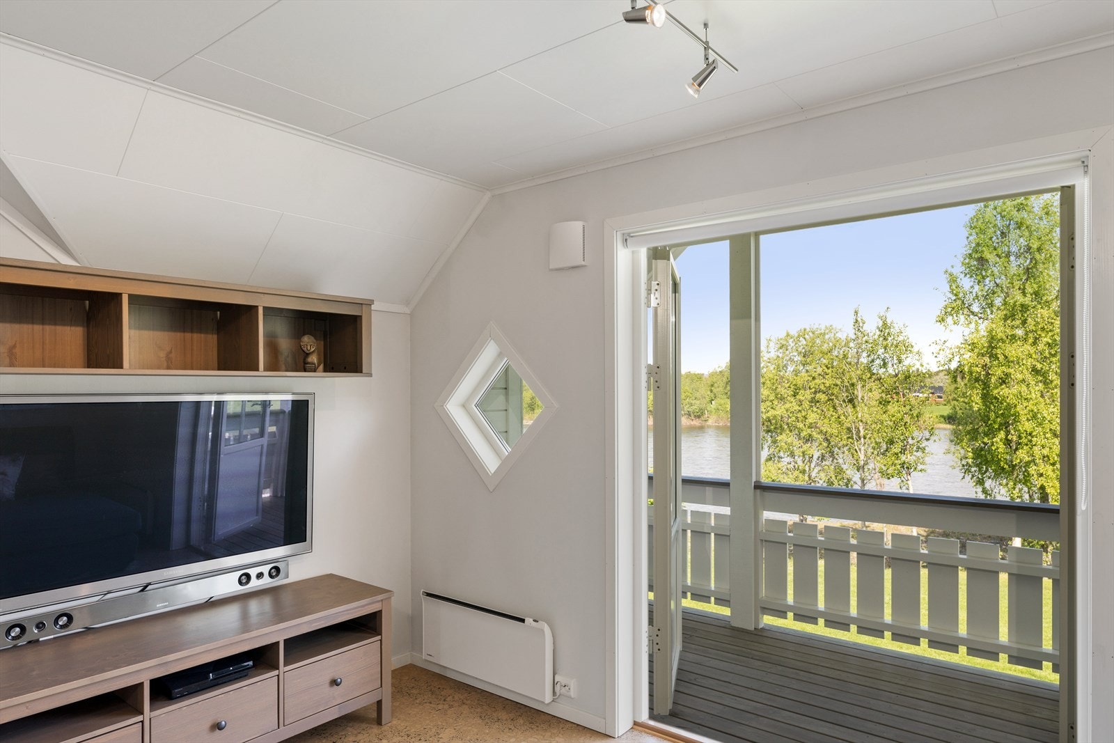 Loftsstue med utgang til altan Galleribilde