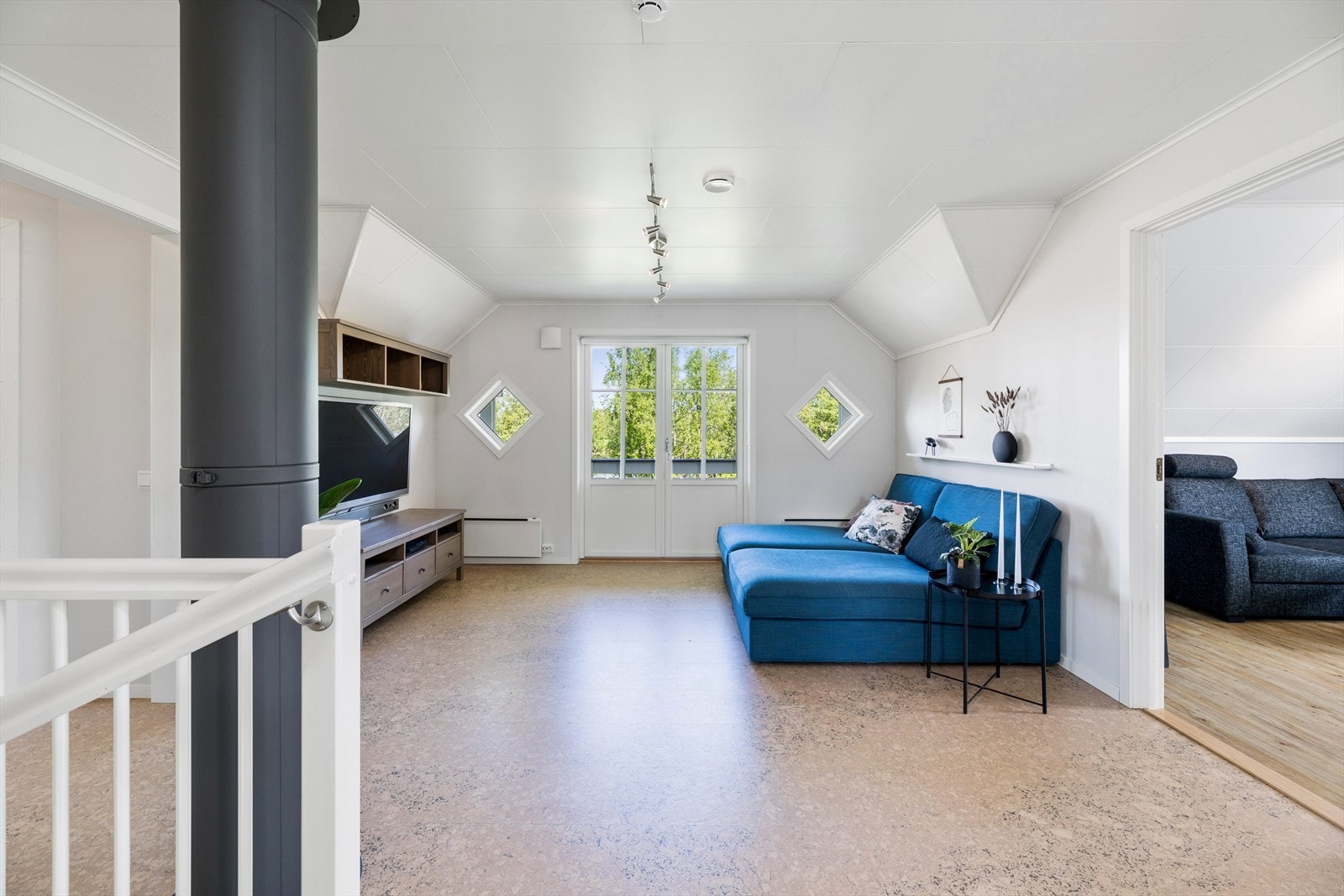 Loftsstue. Her kan ungene ha en egen stue Galleribilde