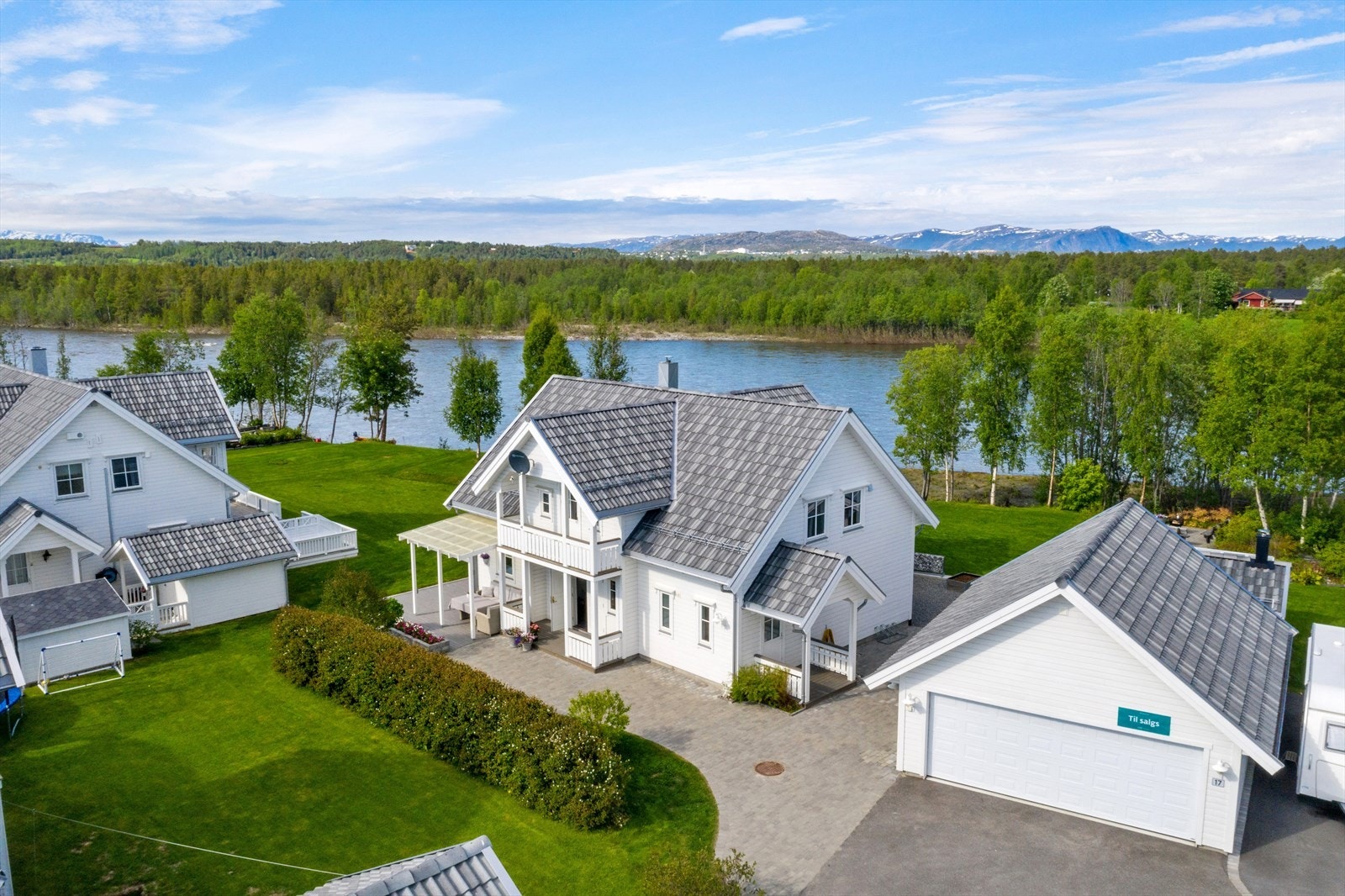 Før st.hans kan middagen hentes fra populære Altaelva før frokost! Galleribilde