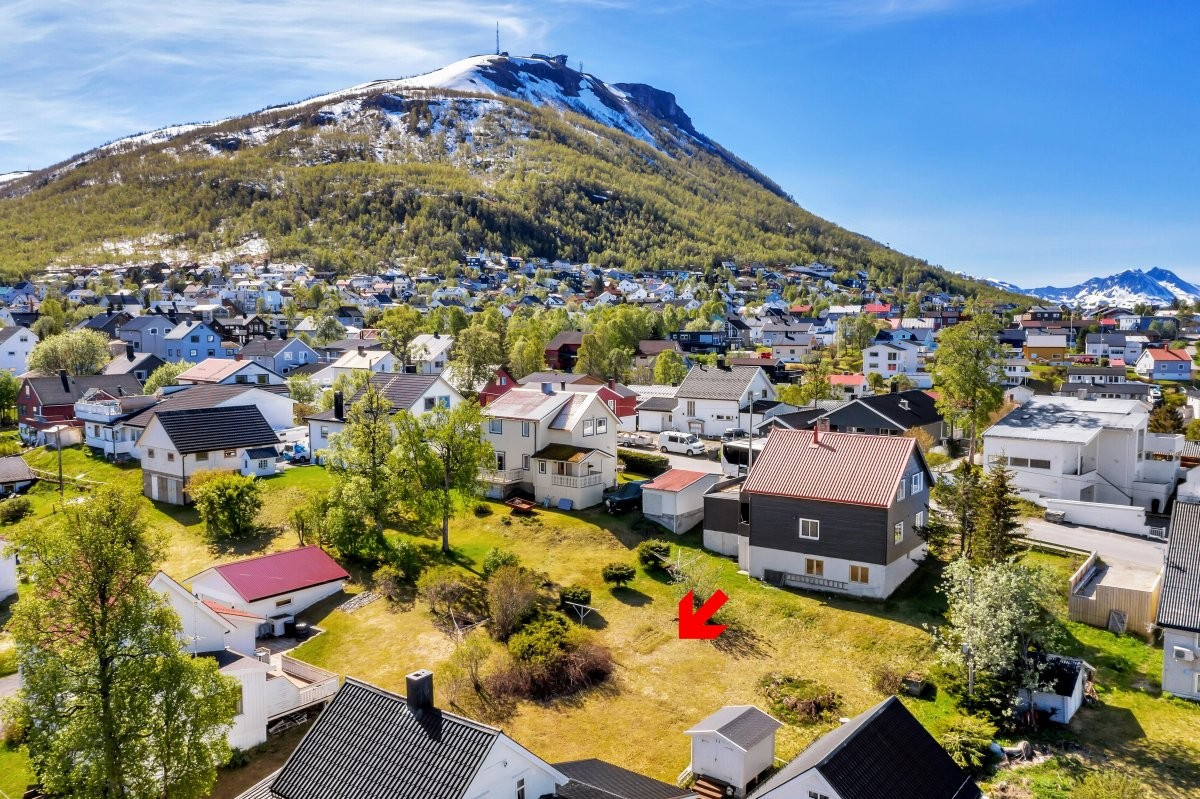 Det er kort vei til dagligvare, barnehage, skoler og bussforbindelser