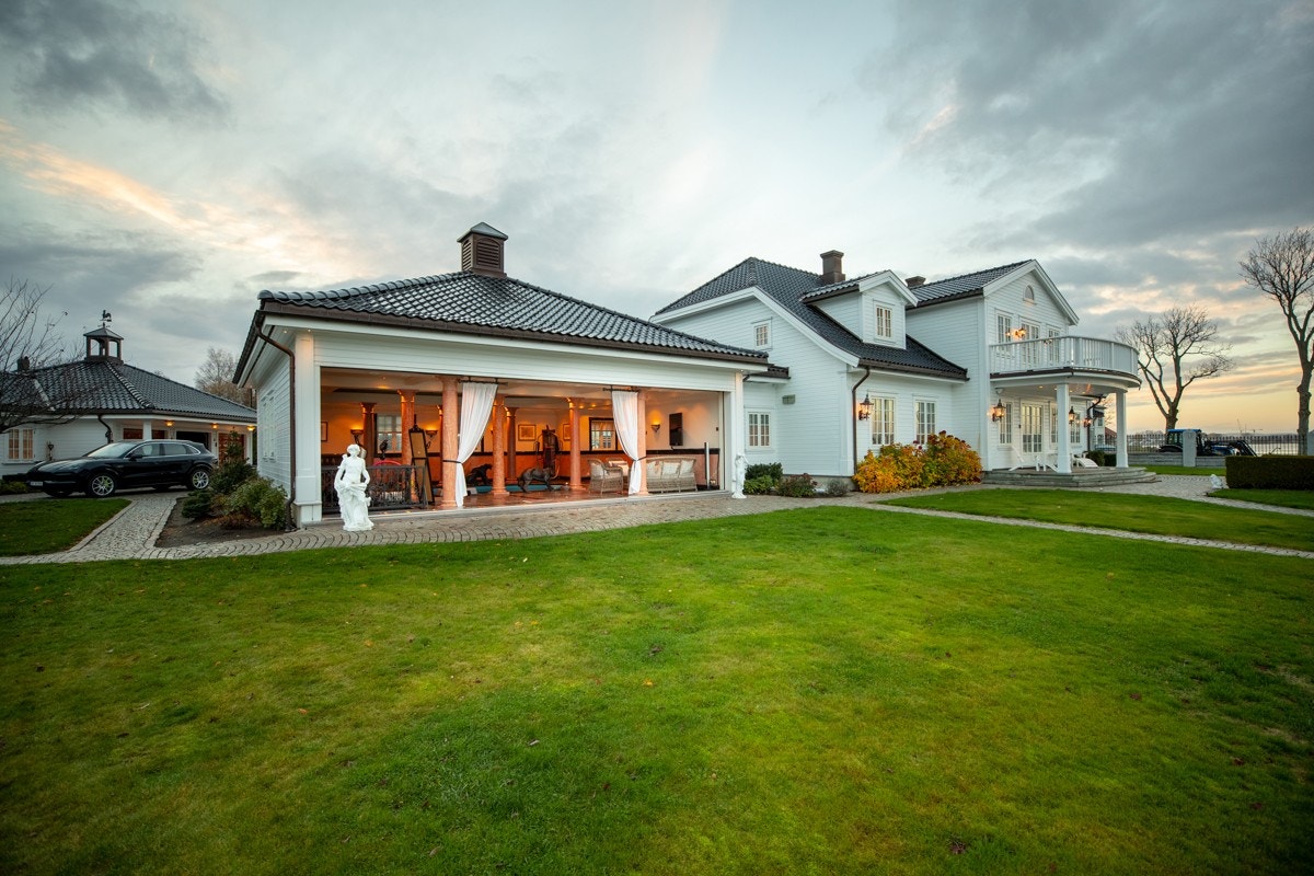 Hele veggen i spa avdelingen kan senkes ned i bakken - unik detalj! Galleribilde