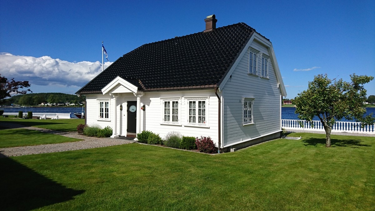 Fra Lillehuset kan man også nyte den spektakulære sjøutsikten! Galleribilde