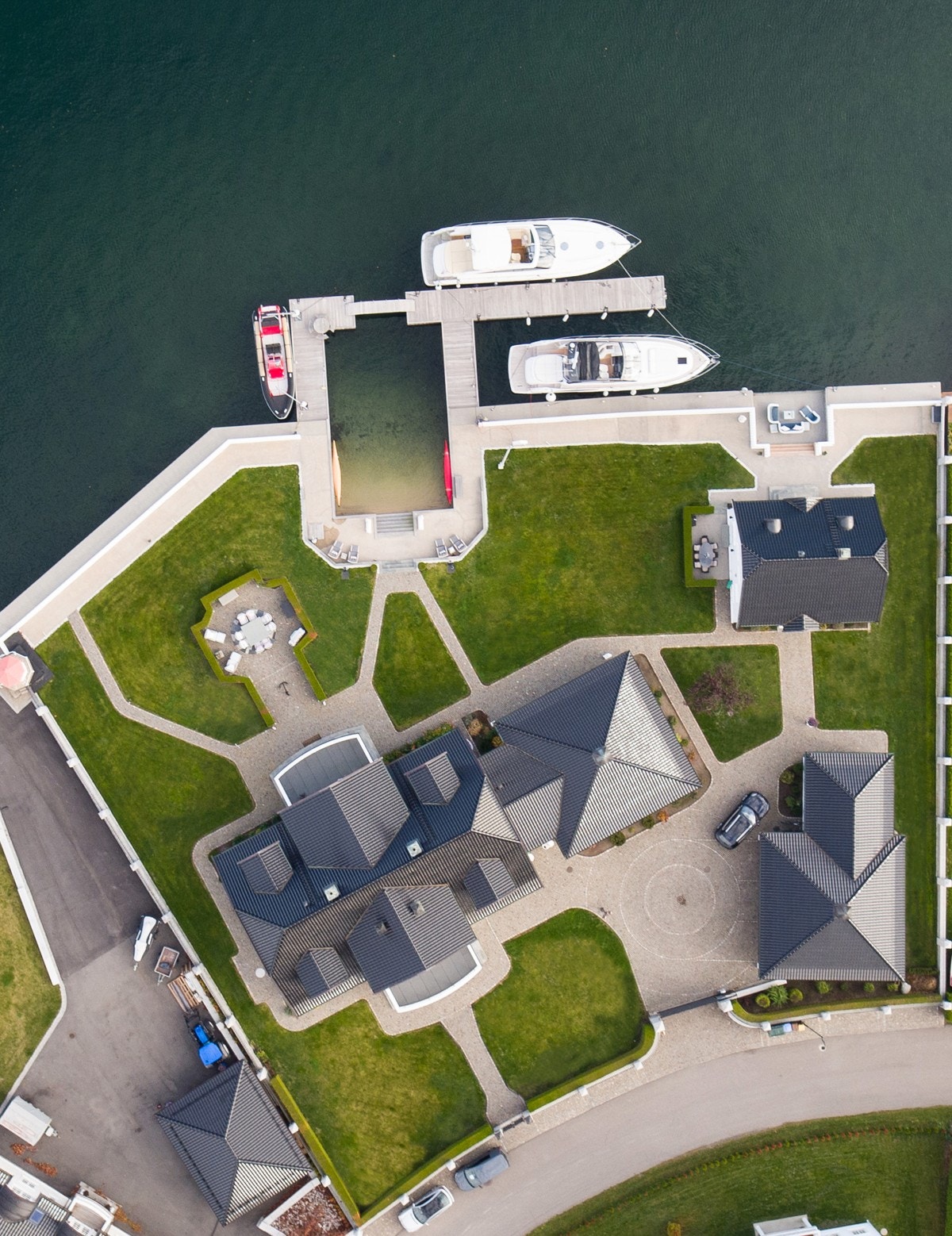 Fantastisk eiendom med 2 boliger over 2 plan, samt trippel garasje! Galleribilde