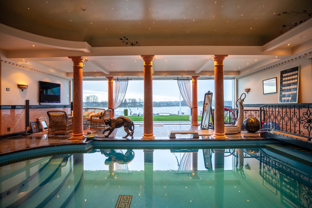 Nyt sjøutsikten fra bassenget med hele veggen nedsenket! Galleribilde