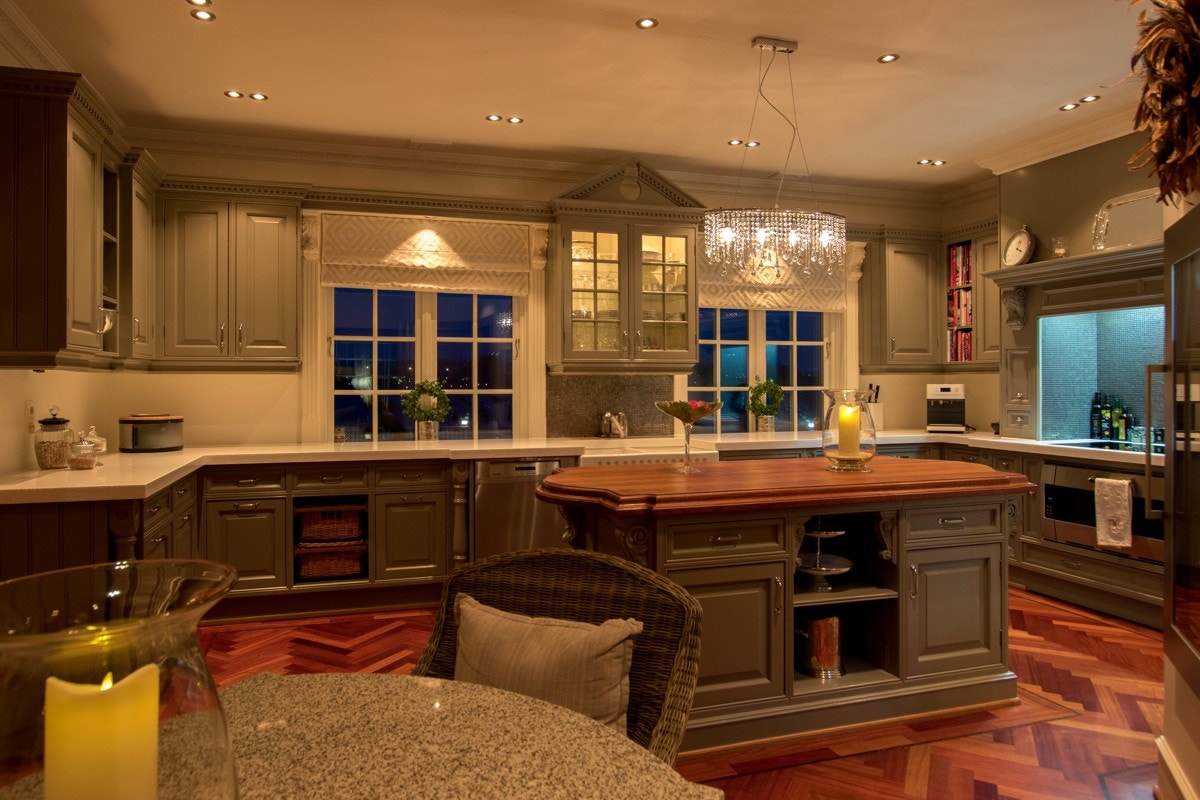 Klassisk og lekker kjøkkeninnredning! Galleribilde