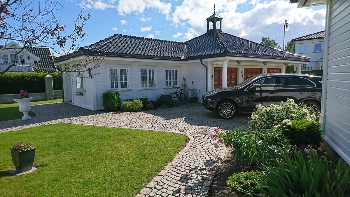 Trippel garasjen har i tillegg et siderom med egen inngang, kjøkkenløsning og bad! Galleribilde