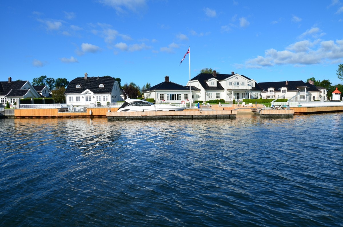 Privat bryggeanlegg, innendørs svømmebasseng og egen sandstrand i eksklusive omgivelser! Galleribilde