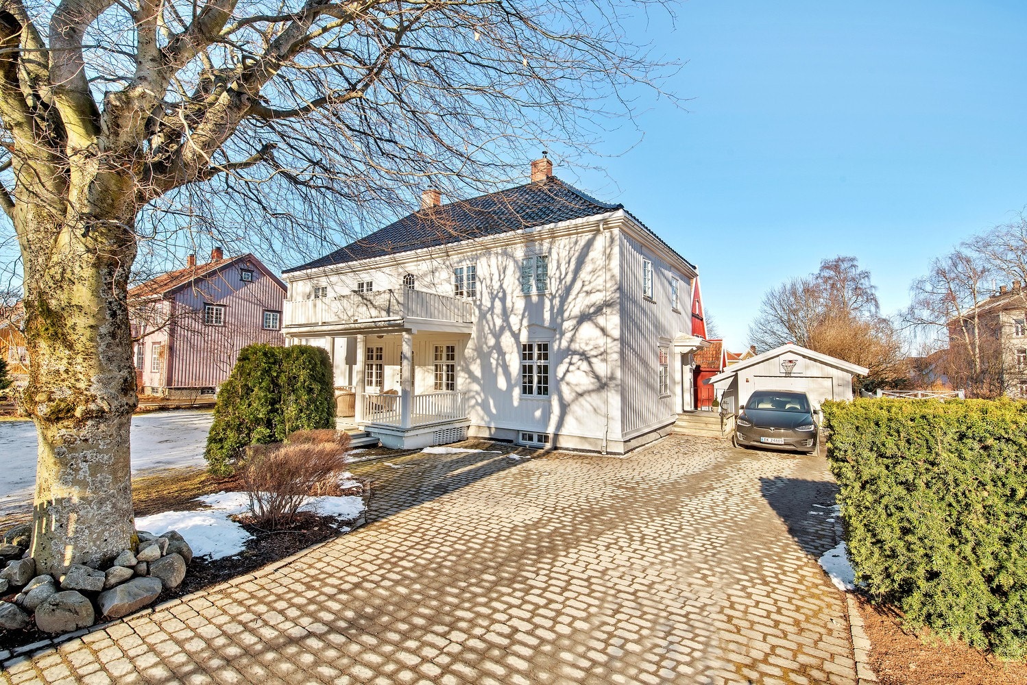 Velkommen til Øvre Alle 4! En særdeles flott villaeiendom med god beliggenhet på flotte Singsaker. Galleribilde