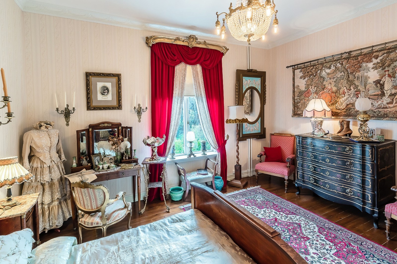 Mange vakre detaljer - boligen selges møblert Galleribilde