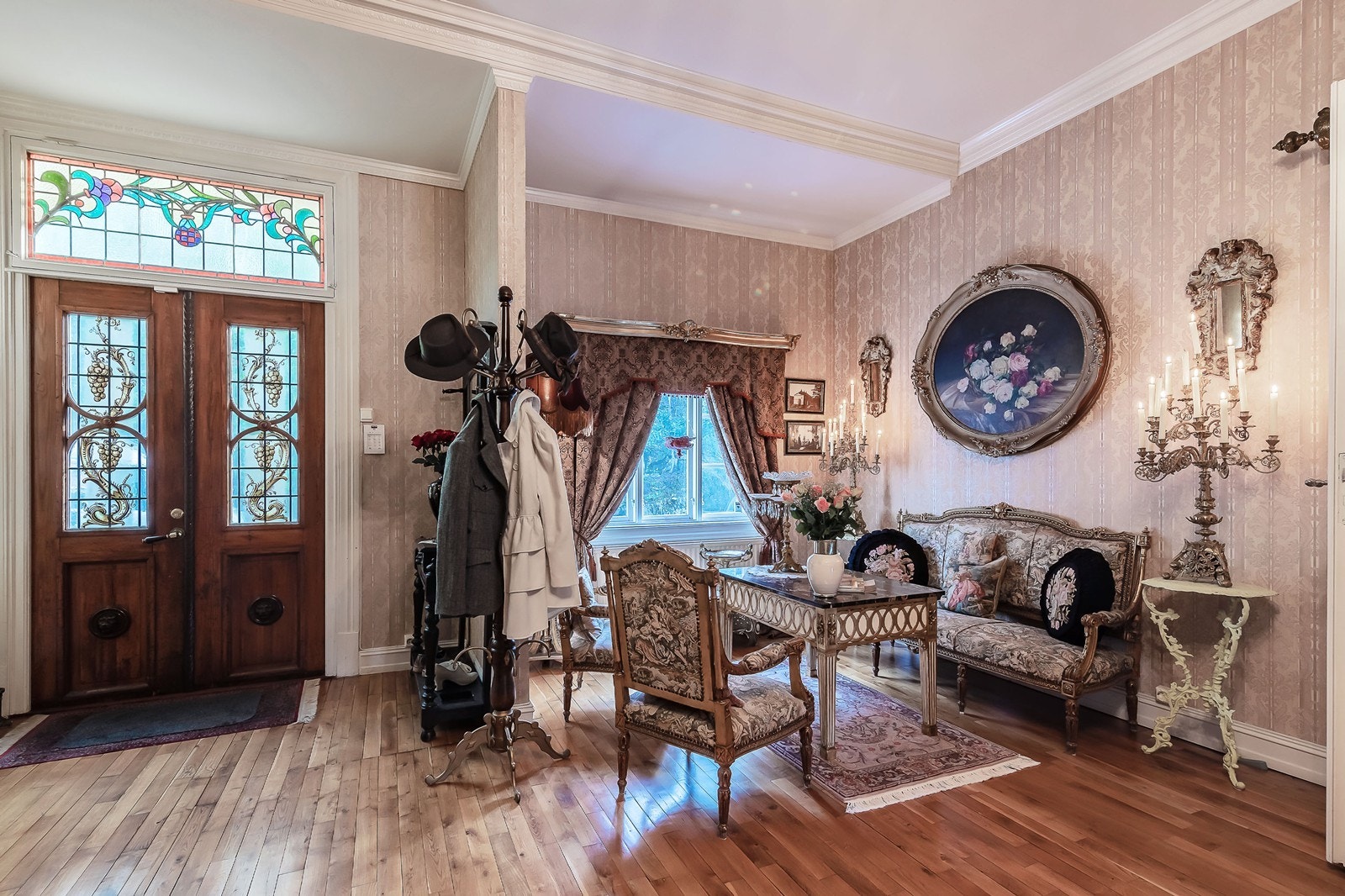 Velkommen inn til Nordre Røråsen 4 i Skien - en vakker herskapsbolig med 31 rom med smått og stort Galleribilde