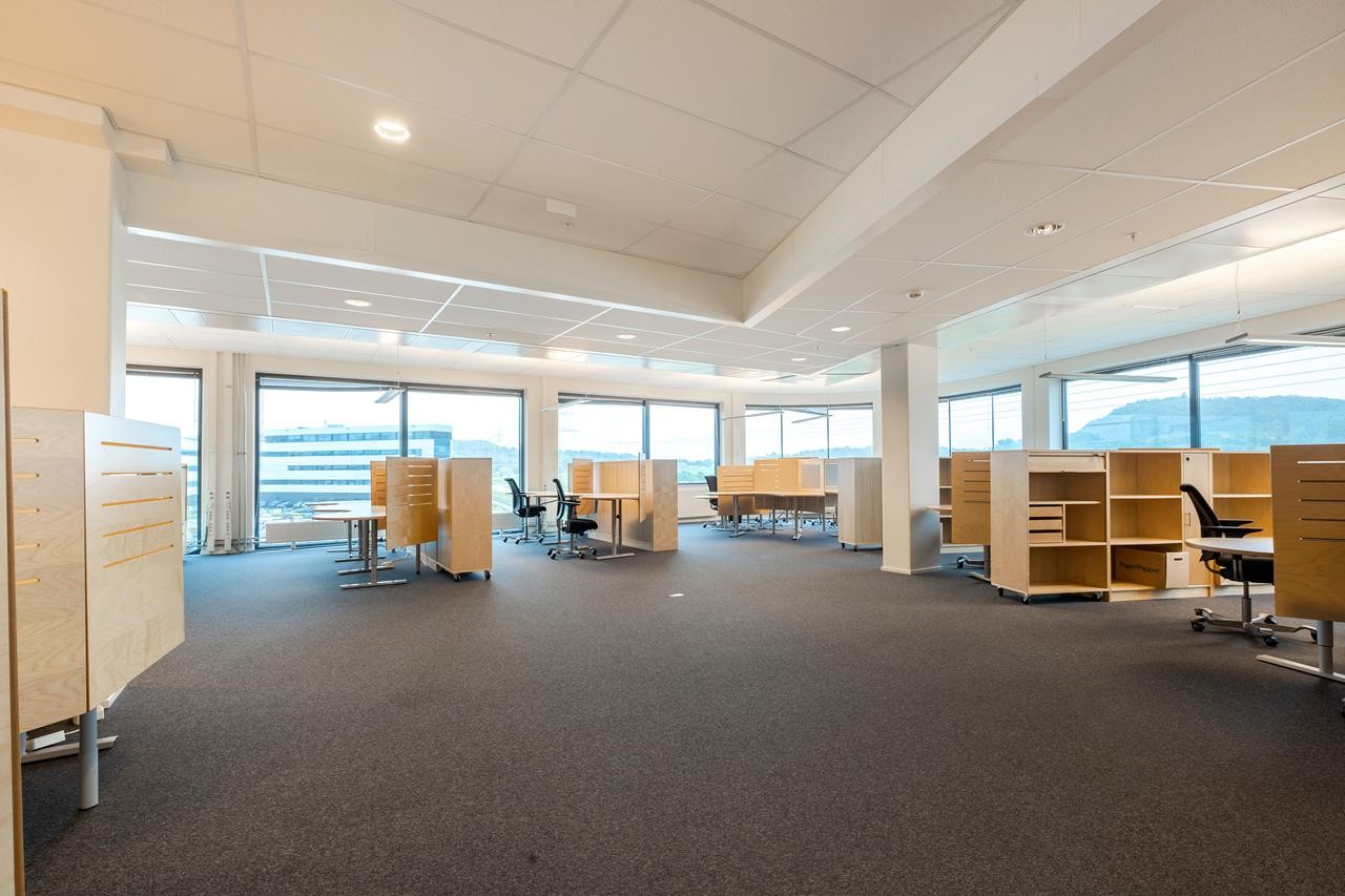 Gjennomgående lokaler med mye naturlig lys Galleribilde