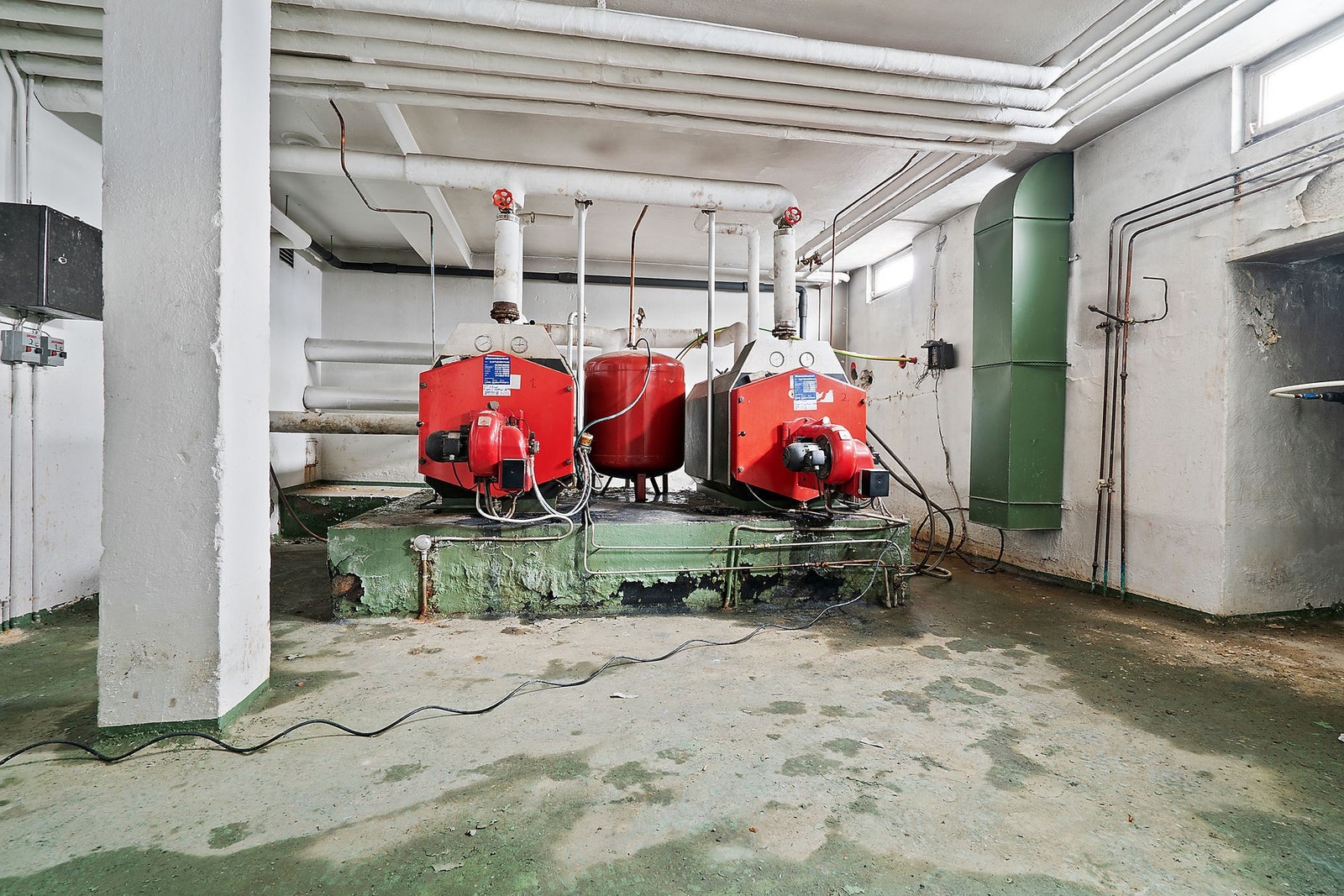 Teknisk rom i kjeller Galleribilde