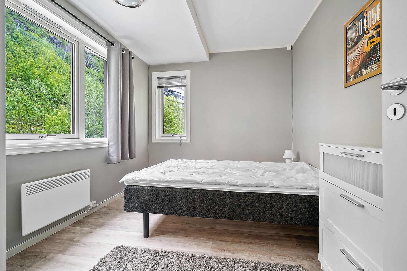 Et av tre soverom i leilighet Galleribilde