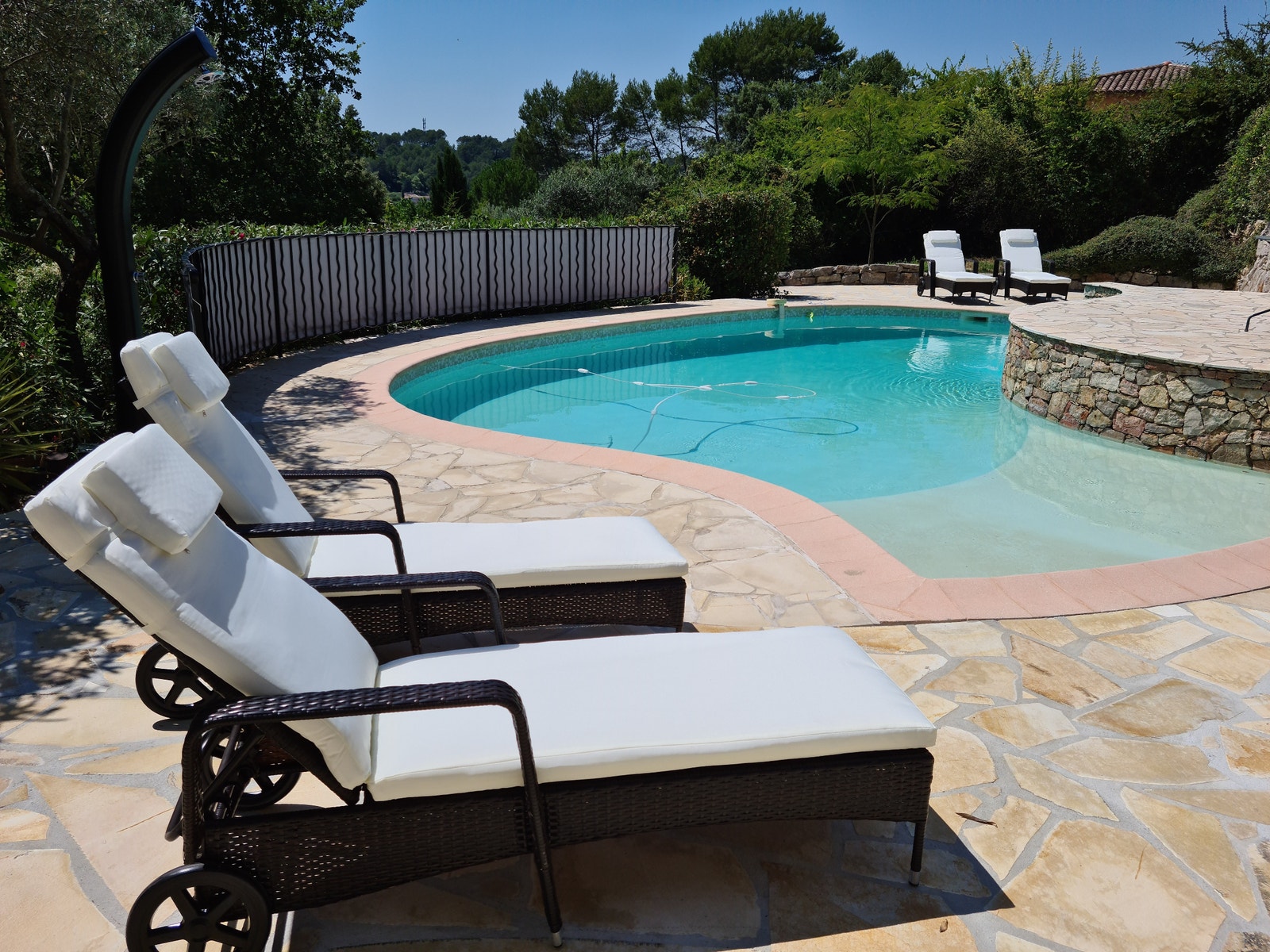 Soldusj ved bassenget Galleribilde